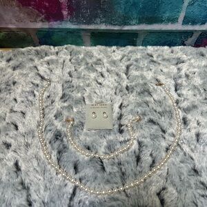 Elegant Pearl Jewelry Set